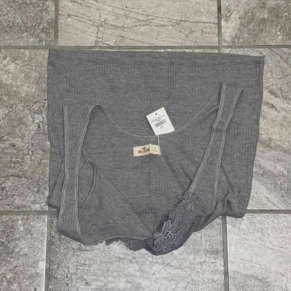 Hollister ribbed tank with floral details. Women’s size large. - Picture 3 of 3